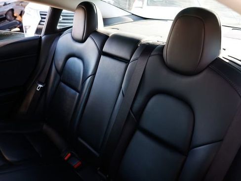 Used 2022 Tesla Model 3 Standard Range image 11