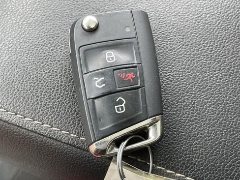 Used 2021 Volkswagen Tiguan SE R-Line FWD image 28