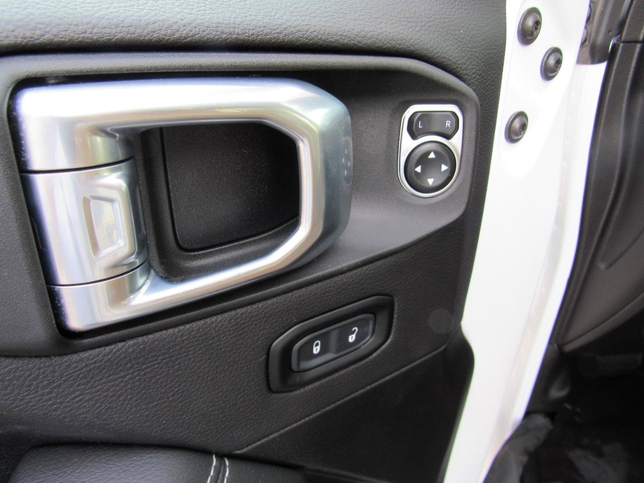 Used 2023 Jeep Gladiator Rubicon w/ Cold Weather Group AWD/4WD image 21