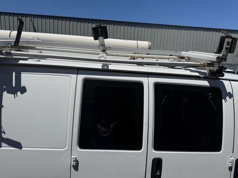 Used 2015 Chevrolet Express 2500 RWD image 35