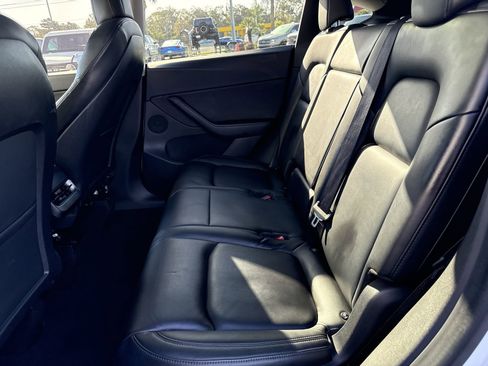 Used 2021 Tesla Model Y Standard Range image 15