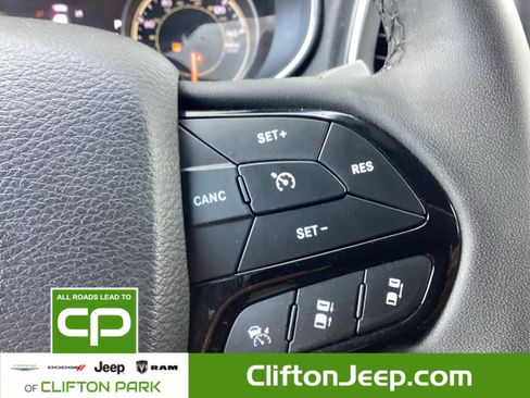 Certified 2023 Jeep Cherokee Altitude Lux image 21