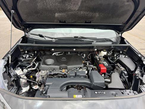Used 2022 Toyota RAV4 LE AWD/4WD image 12