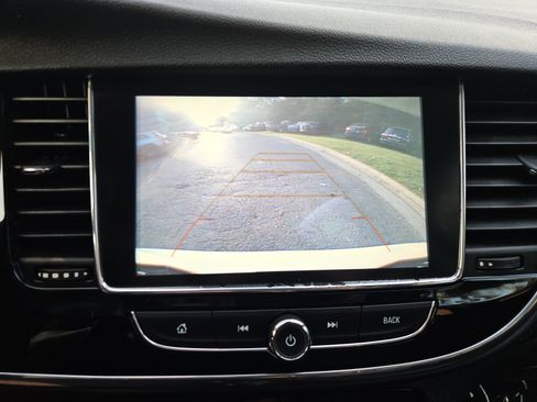 Used 2020 Buick Encore Essence FWD image 16