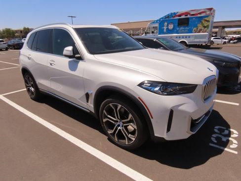 Used 2025 BMW X5 xDrive40i AWD/4WD image 2
