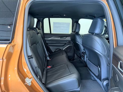 New 2026 Jeep Grand Cherokee Limited AWD/4WD image 13