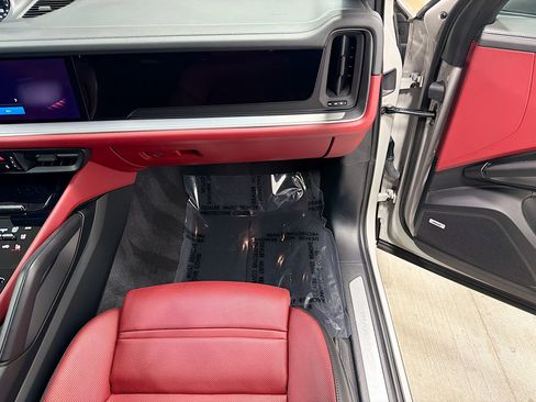 Certified 2024 Porsche Cayenne AWD/4WD image 18