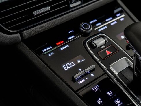 Used 2022 Porsche Cayenne S image 38