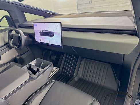 Used 2025 Tesla Cybertruck AWD Crew Cab image 36