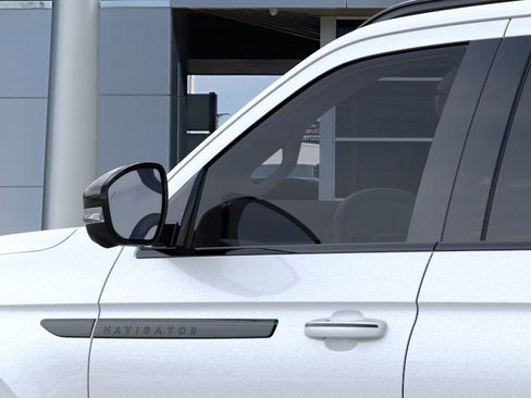 New 2026 Lincoln Navigator Reserve w/ Jet Appearance Package AWD/4WD image 20