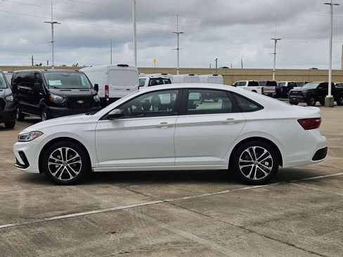 Used 2025 Volkswagen Jetta Sport image 7