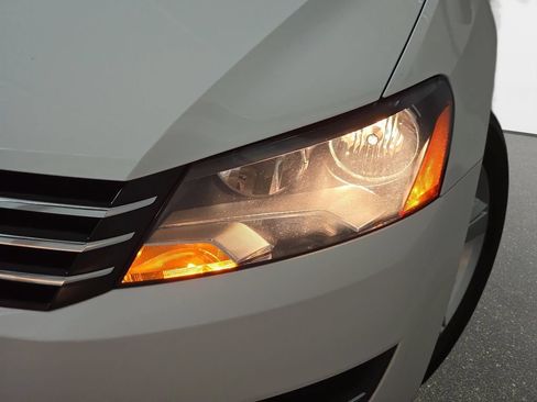 Used 2014 Volkswagen Passat 1.8T SE FWD image 30