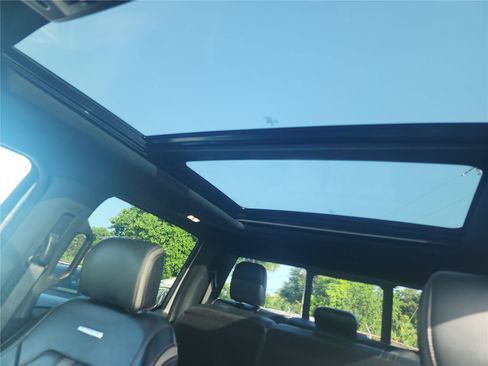 Used 2019 Ford F450 Platinum w/ Platinum Ultimate Package AWD/4WD image 17