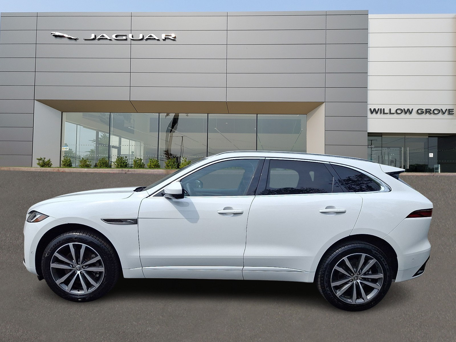 Used 2026 Jaguar F-PACE R-Dynamic S AWD/4WD image 6