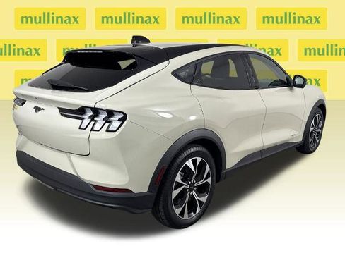 Certified 2025 Ford Mustang Mach-E Select image 4