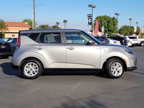 Certified 2025 Kia Soul LX w/ LX Technology Package image 5