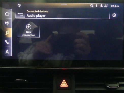 Used 2023 Audi A4 2.0T Premium w/ Convenience Package image 12