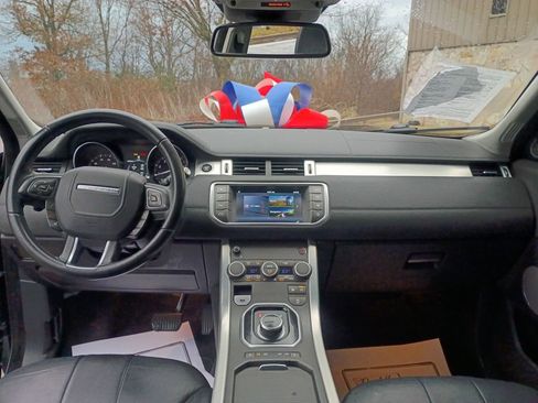 Used 2017 Land Rover Range Rover Evoque SE image 12