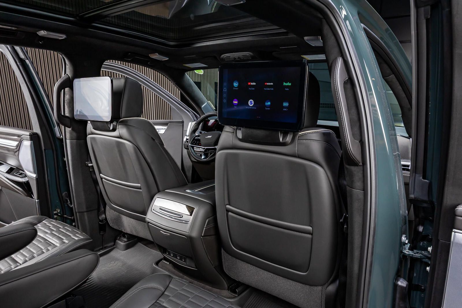 Used 2026 Cadillac Escalade V w/ LPO, ONYX Package AWD/4WD image 31