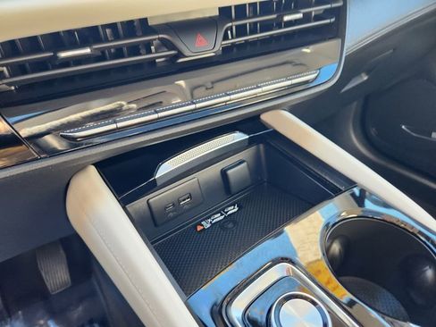 Used 2025 Buick Envision Avenir image 16