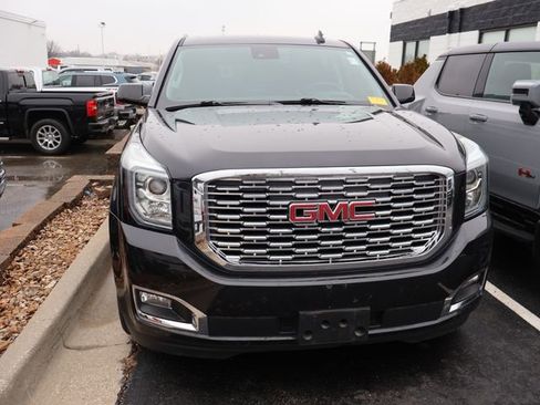 Used 2020 GMC Yukon Denali image 2