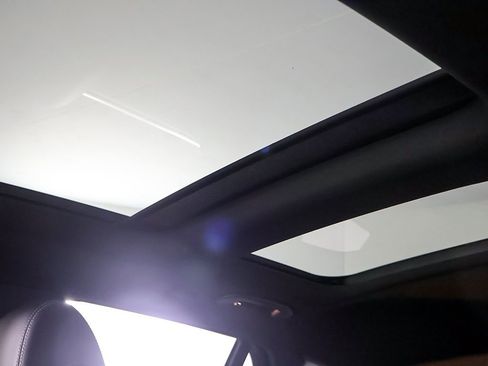 Used 2022 Mercedes-Benz GLC 300 4MATIC w/ Premium Package Lite image 20