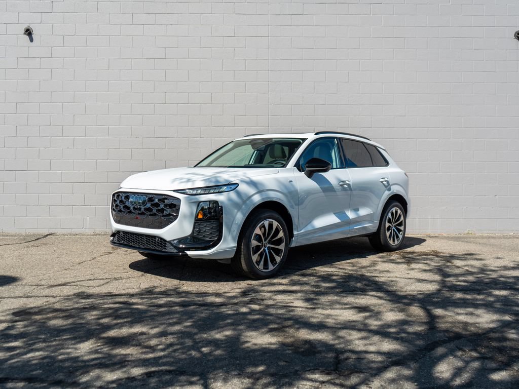 New 2026 Audi Q3 quattro 2.0T AWD/4WD image 1