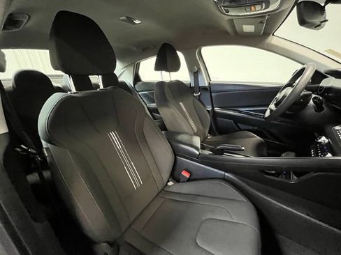 Used 2024 Hyundai Elantra SEL FWD image 9