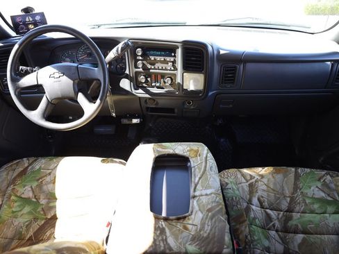 Used 2007 Chevrolet Silverado 2500 W/T w/ Heavy-Duty Power Package AWD/4WD image 18