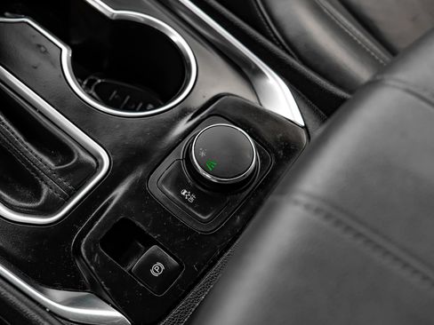 Used 2018 Chevrolet Traverse LT FWD image 30