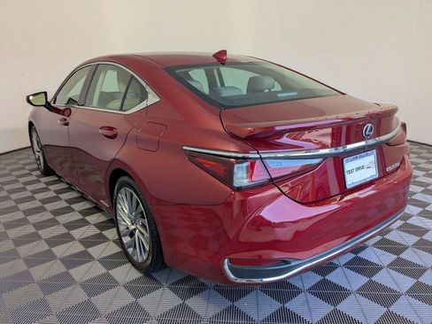 Used 2020 Lexus ES 300h w/ Accessory Package FWD image 7