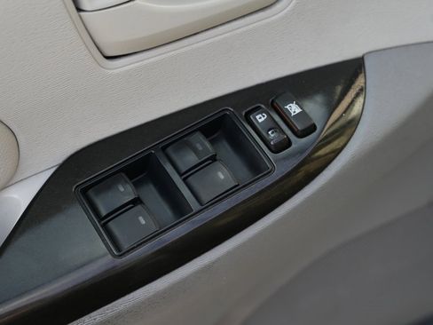 Used 2011 Toyota Sienna image 26