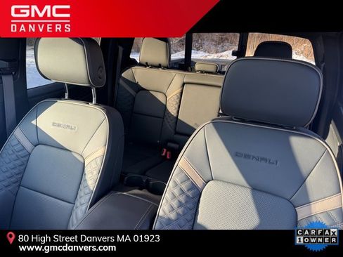 Used 2024 GMC Canyon Denali image 17