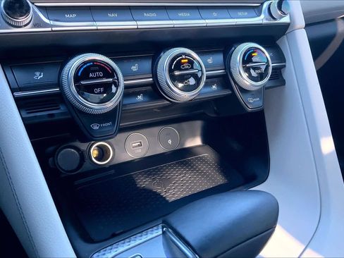 Used 2023 Genesis G70 2.0T w/ Sport Prestige Package image 34