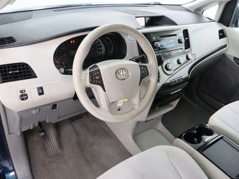 Used 2011 Toyota Sienna LE image 13