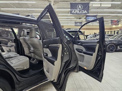 Used 2017 Toyota Highlander Limited Platinum AWD/4WD image 16