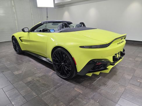 Used 2023 Aston Martin V8 Vantage Roadster RWD image 2