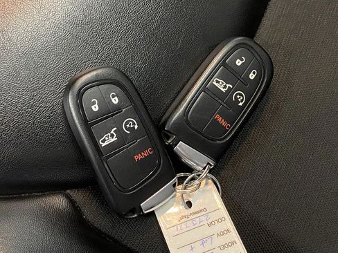 Used 2019 Jeep Cherokee Latitude Plus w/ Comfort/Convenience Group image 29