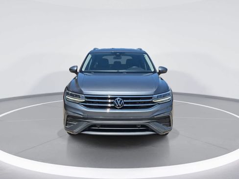 Used 2022 Volkswagen Tiguan SE FWD image 3
