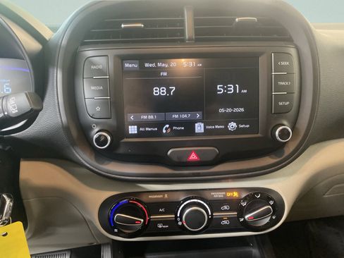 Used 2025 Kia Soul LX FWD image 23