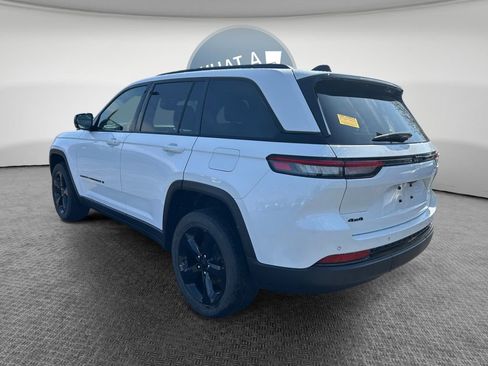 Used 2023 Jeep Grand Cherokee Altitude image 6