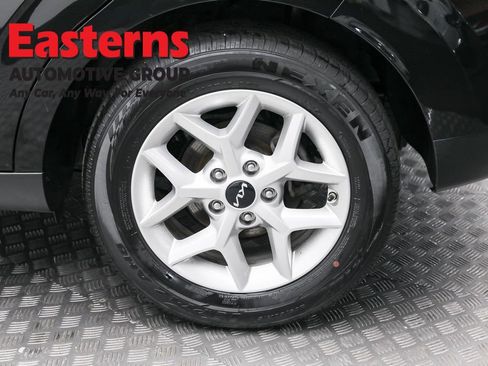 Used 2025 Kia Soul LX w/ LX Technology Package FWD image 8