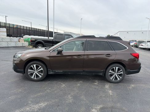Used 2019 Subaru Outback 2.5i Limited AWD/4WD image 3