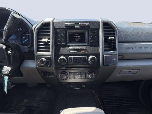 Used 2018 Ford F250 XL w/ Power Equipment Group image 9