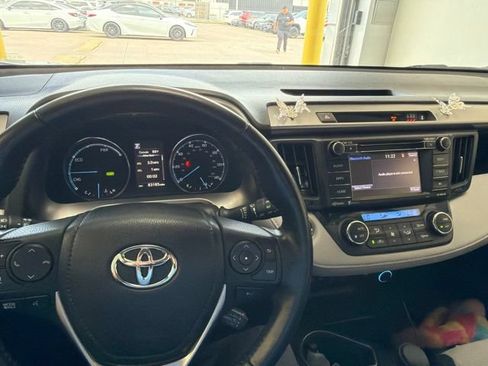 Used 2018 Toyota RAV4 XLE AWD/4WD image 15