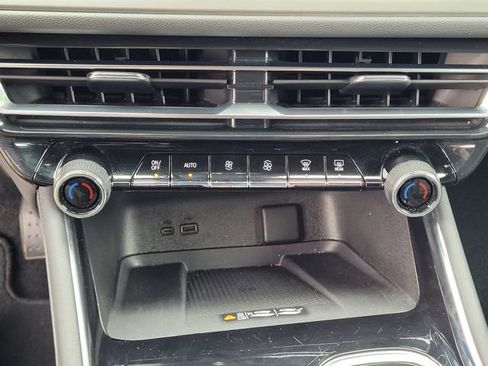 Used 2025 Chevrolet Traverse LT AWD/4WD image 21