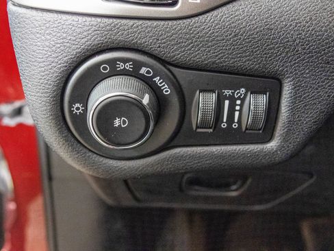 Used 2019 Jeep Cherokee Latitude Plus w/ Cold Weather Group image 23