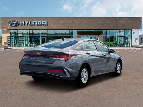 New 2026 Hyundai Elantra SE FWD image 7