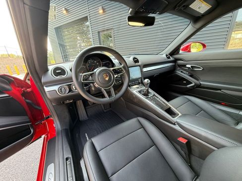 Used 2025 Porsche 718 Cayman RWD image 4