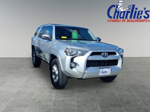 Used 2017 Toyota 4Runner SR5 Premium AWD/4WD image 3